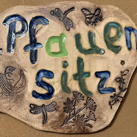 Schoeneberger Bauernhof - Huehnerhaus * 호프가이스마